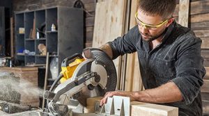 نجار خشب مكه